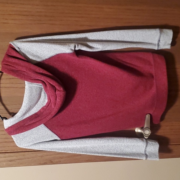 Size S Leinenkugels V Neck Pullover Hoodie WORN ONCE - Picture 3 of 3